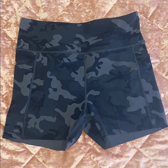 Zyia camo shorts Clearance